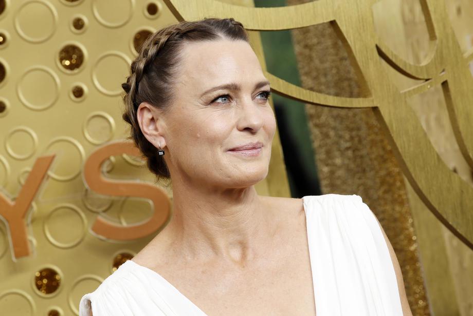 差19岁姐弟婚破局  罗苹莱特3度离婚