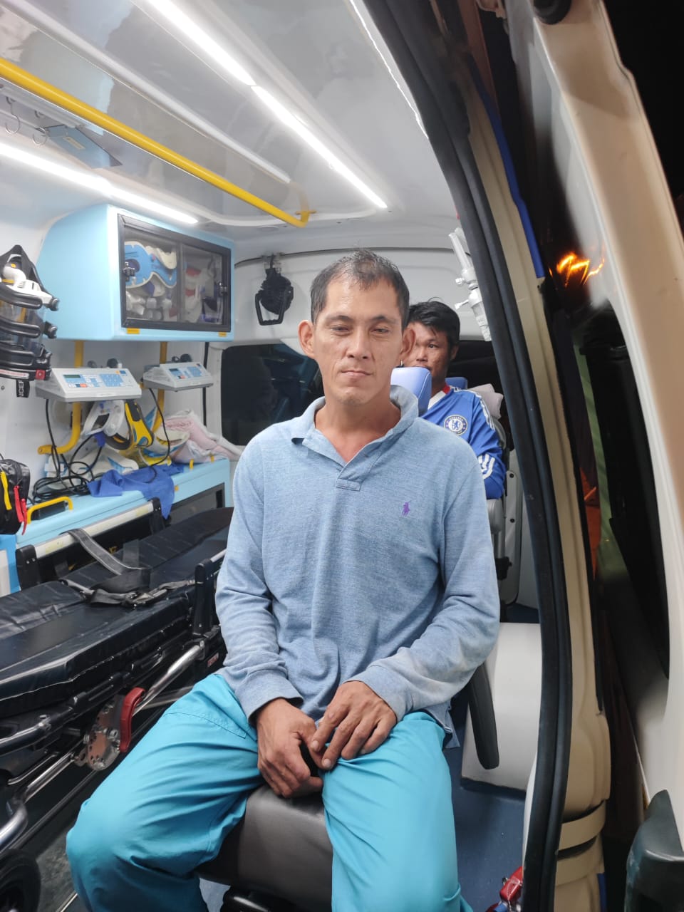 **已签发**柔：渔船遇大浪袭击翻覆沉没，华男渔夫2获救2失踪