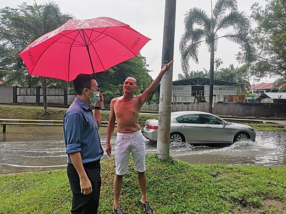 逾10户面对窘境,古来庄园与埔来花园交接路一雨成灾