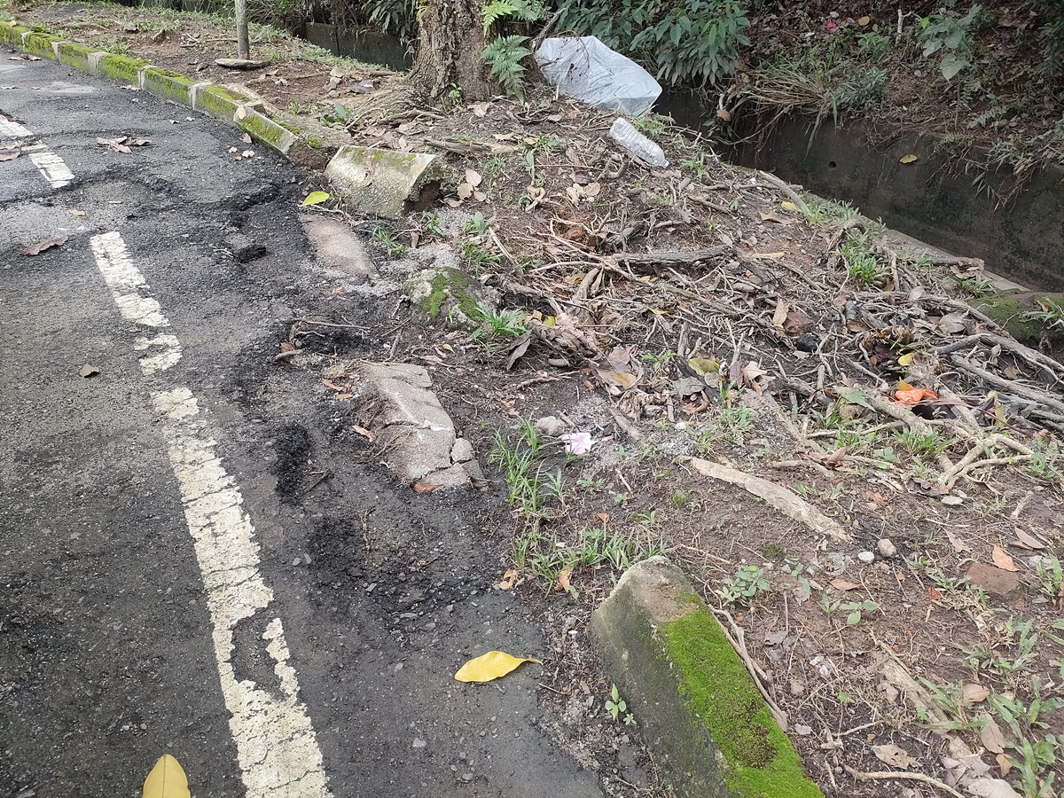 【民生特工队】:逾10户面对窘境,古来庄园与埔来花园交接路一雨成灾