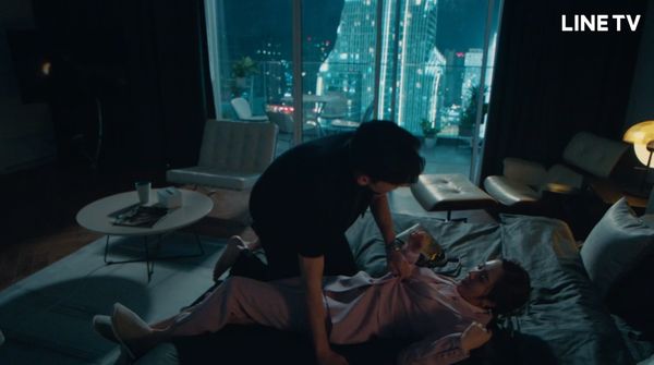 张翰床戏“脚卡女主角双腿”遭骂离谱 网怒求下架停播