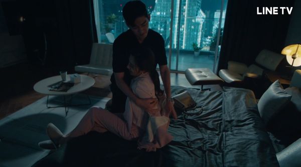 张翰床戏“脚卡女主角双腿”遭骂离谱 网怒求下架停播