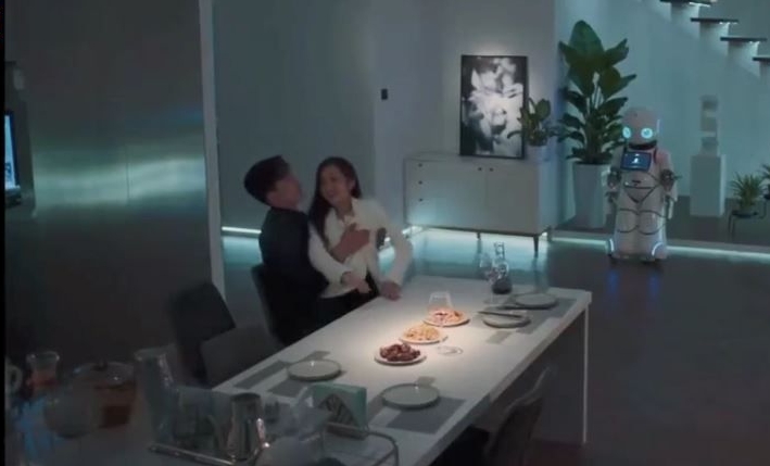 张翰手抓王晓晨胸坐大腿 网轰:性骚惯犯!