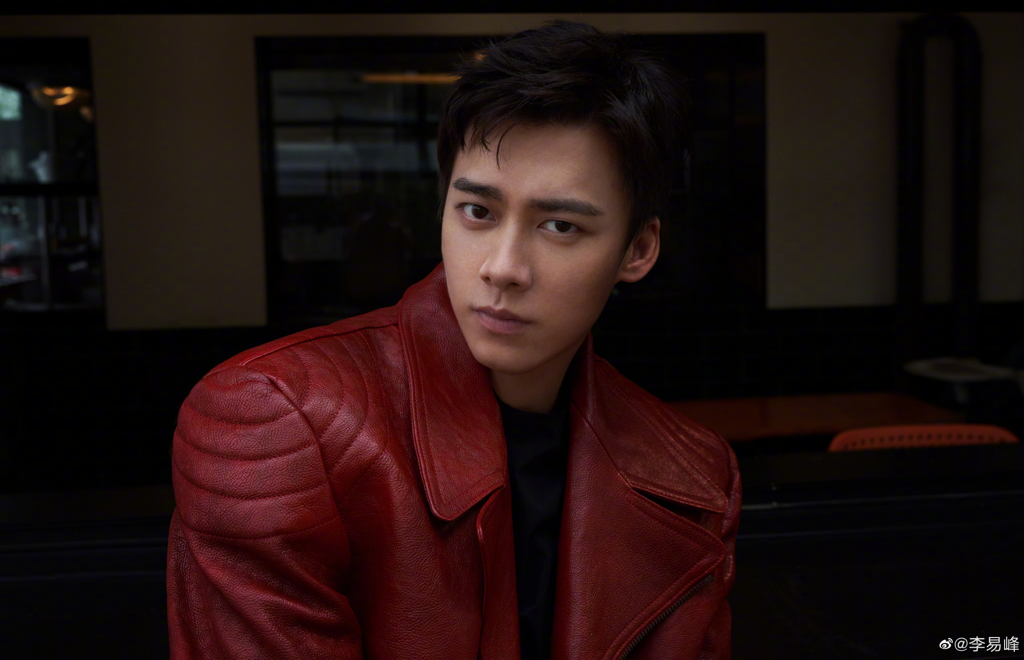 惊传涉嫖被捕  李易峰急开直播辟谣