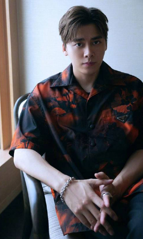 惊传涉嫖｜李易峰电视剧急停播 李云迪2.0？