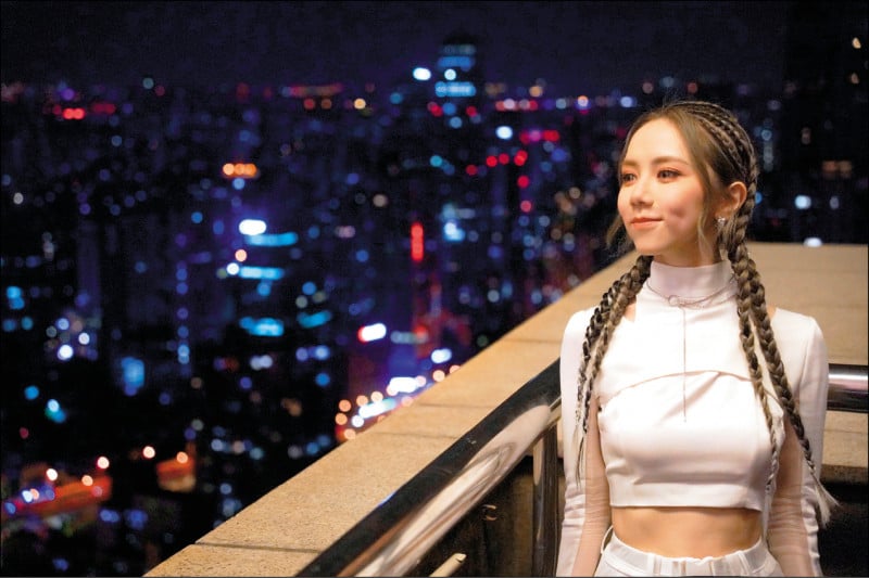 打李荣浩房子主意  邓紫棋连麦亲昵认爹