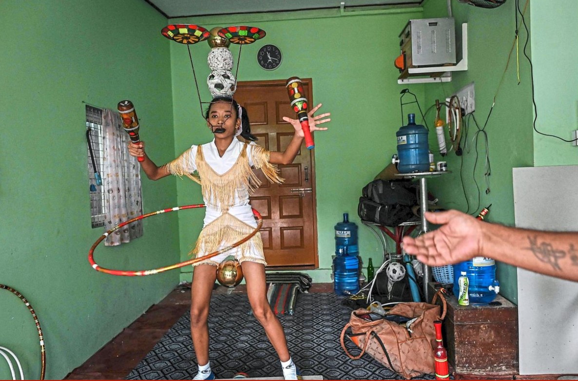 拼盘 缅甸女孩传承祖父绝艺 守护濒临失传杂耍