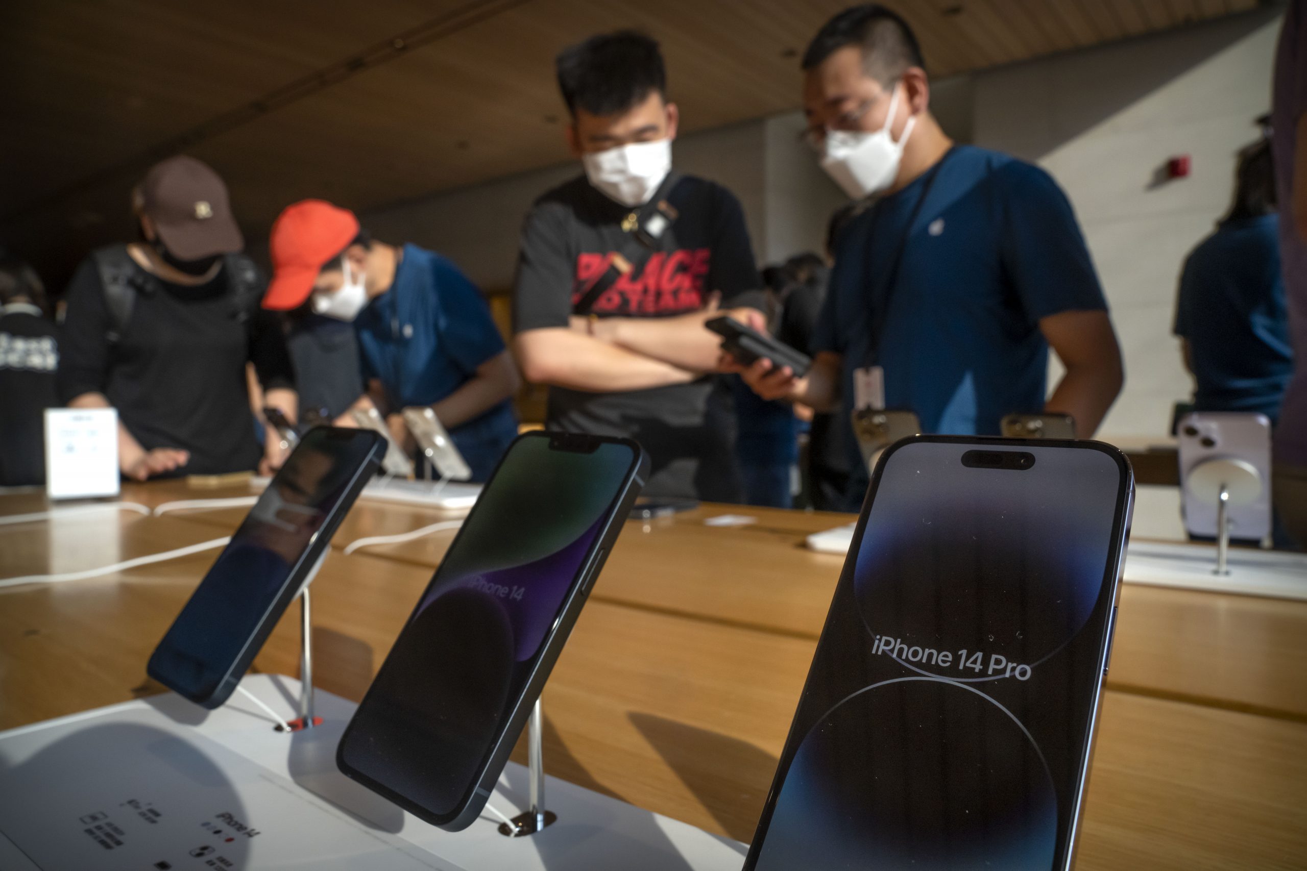 拼盘／中国民众排队买iPhone 14