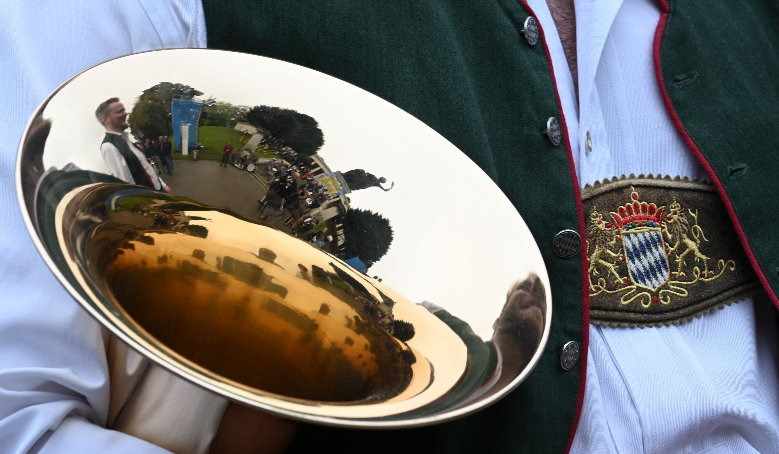 拼盘/慕尼黑啤酒节暌违两年登场 吸引数千名访客一同狂欢