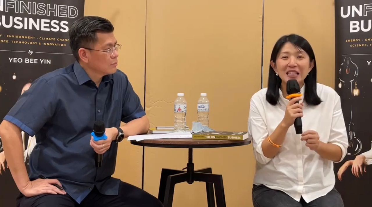 推介新书《未完成的事务》 杨美盈畅谈从政之路