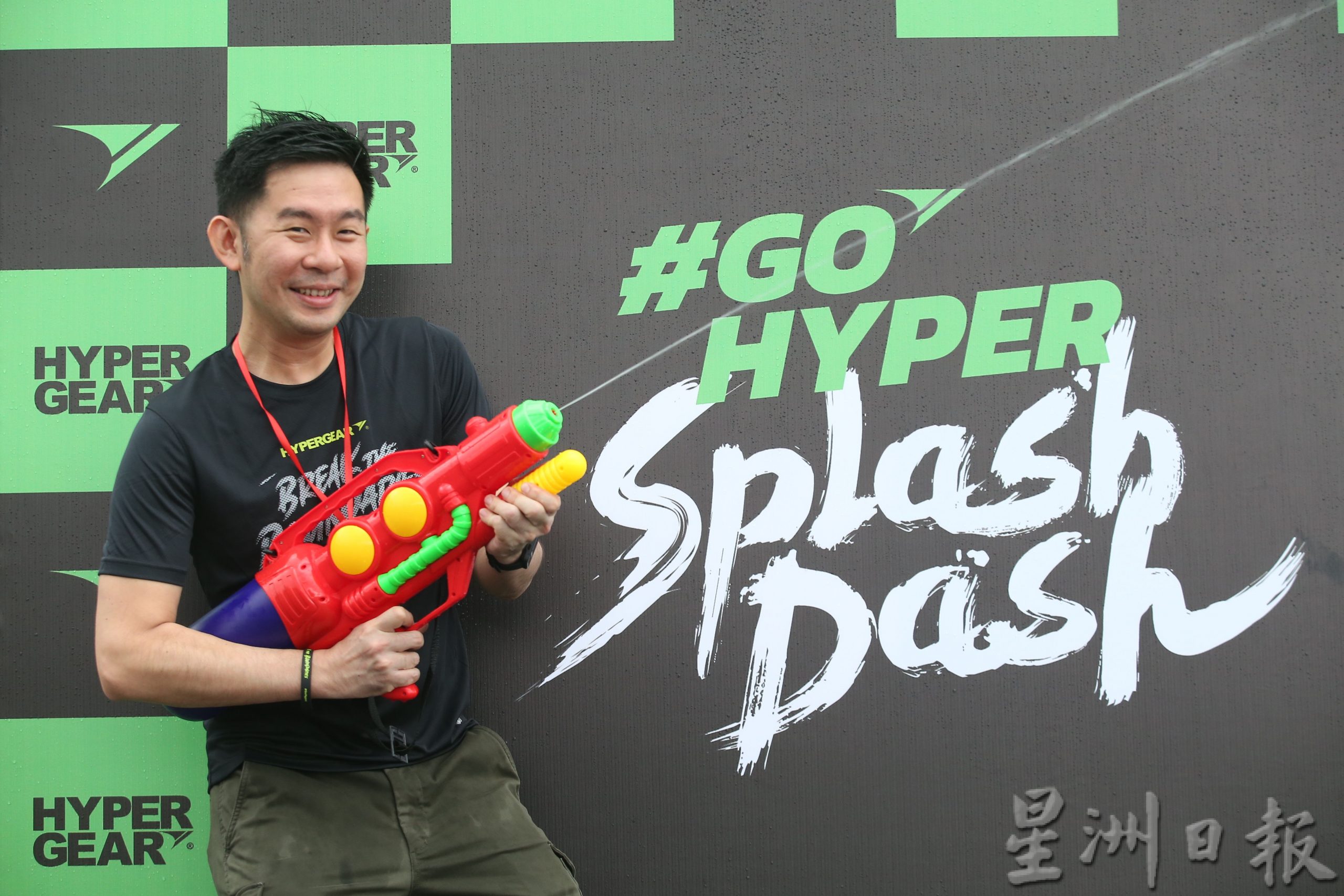 各族支持大马一家攀山队征服南极洲最高峰