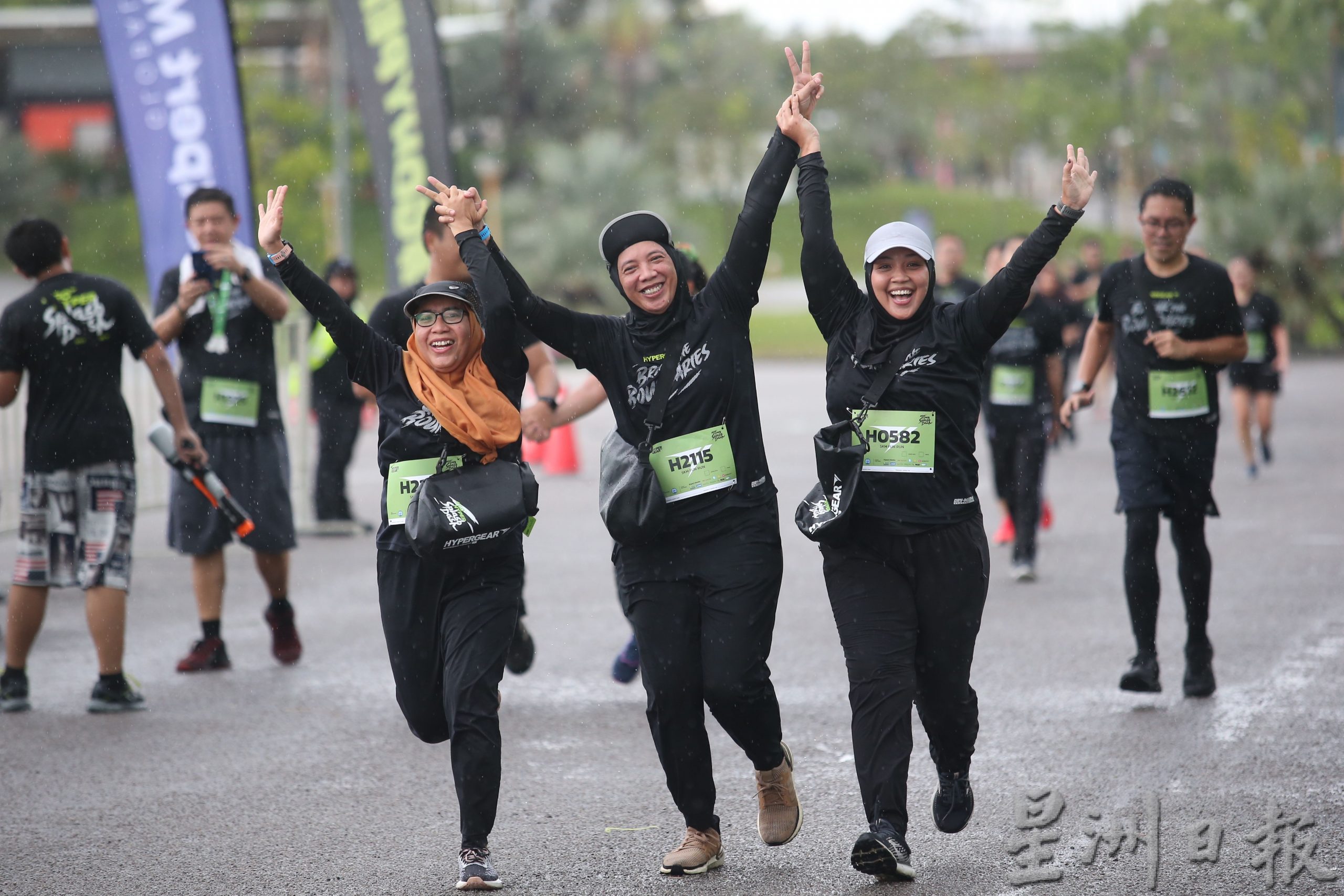 各族支持大马一家攀山队征服南极洲最高峰