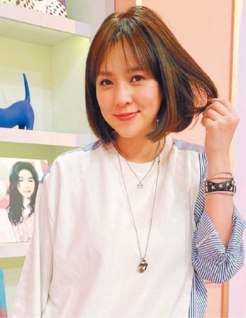 朱芯仪切乳后曝膝盖刺痛 发文惹揣测急报平安