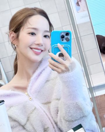  朴敏英诈欺犯男友正面照疯传 网酸：有啥想不开	