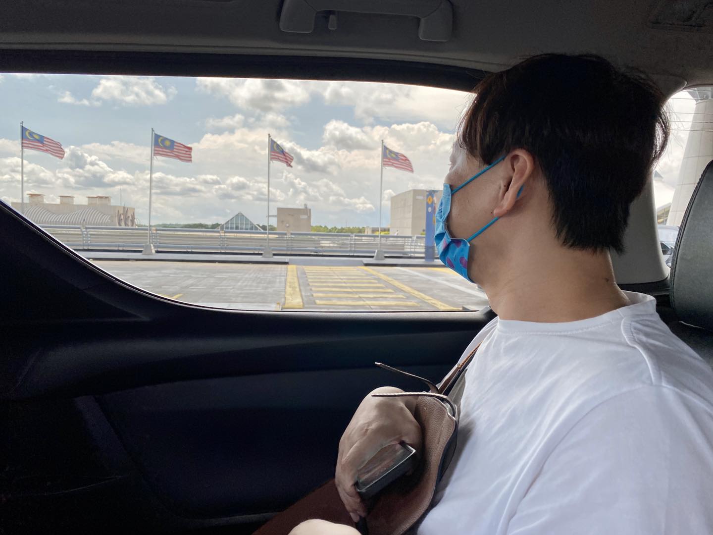 来马晒脸朝窗外照被讥“风景美吗?” 萧煌奇高EQ回敬酸民获赞爆