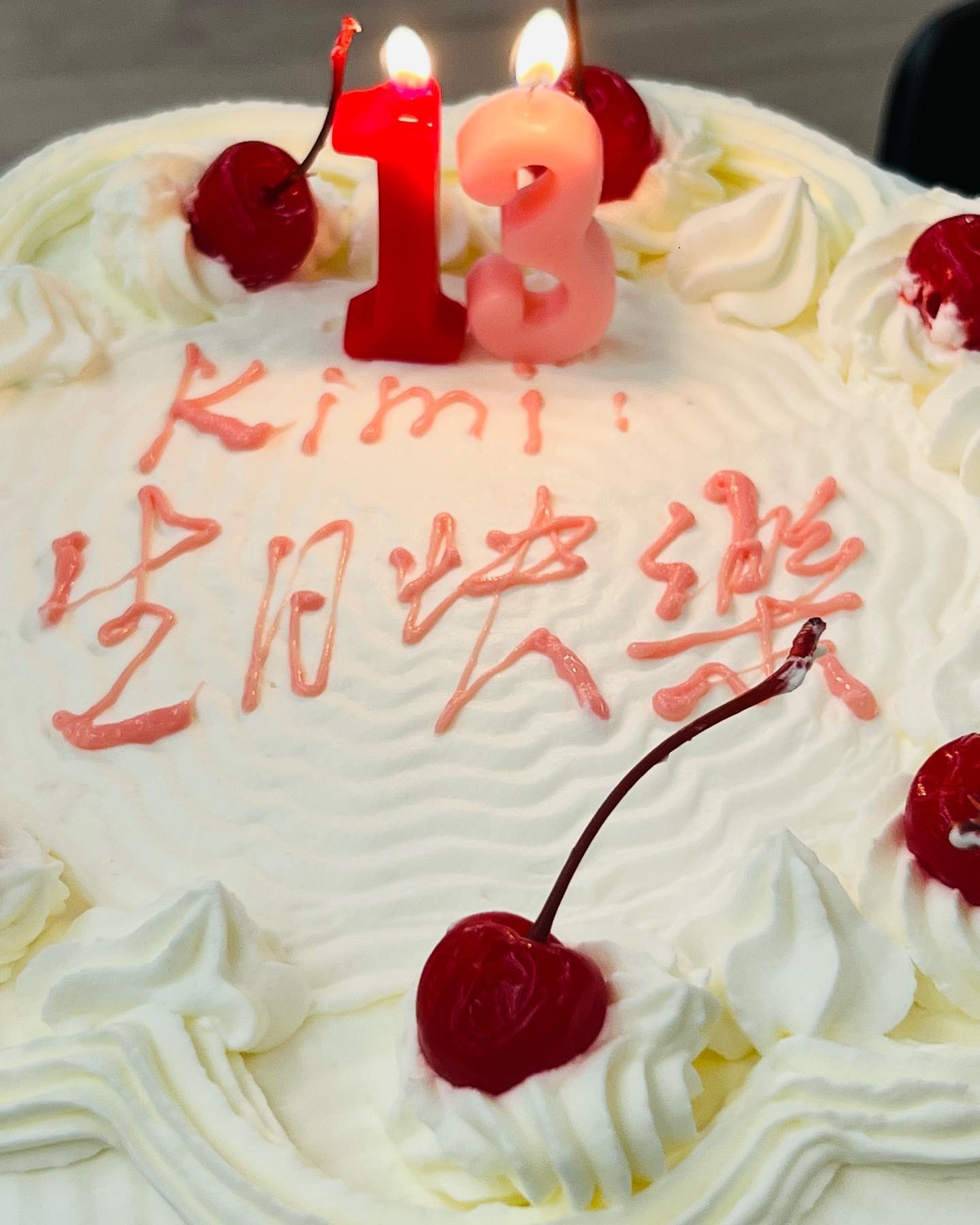 林志颖右手无力变“左撇子” 晒父子同框照迎Kimi 13岁生日 