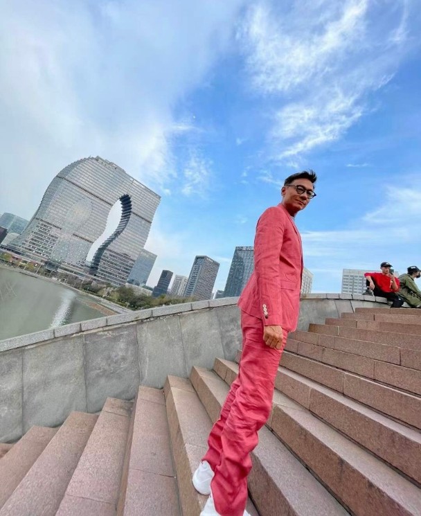 林钰洧被酸“性女港姐”林俊贤护女：我觉得没什幺	