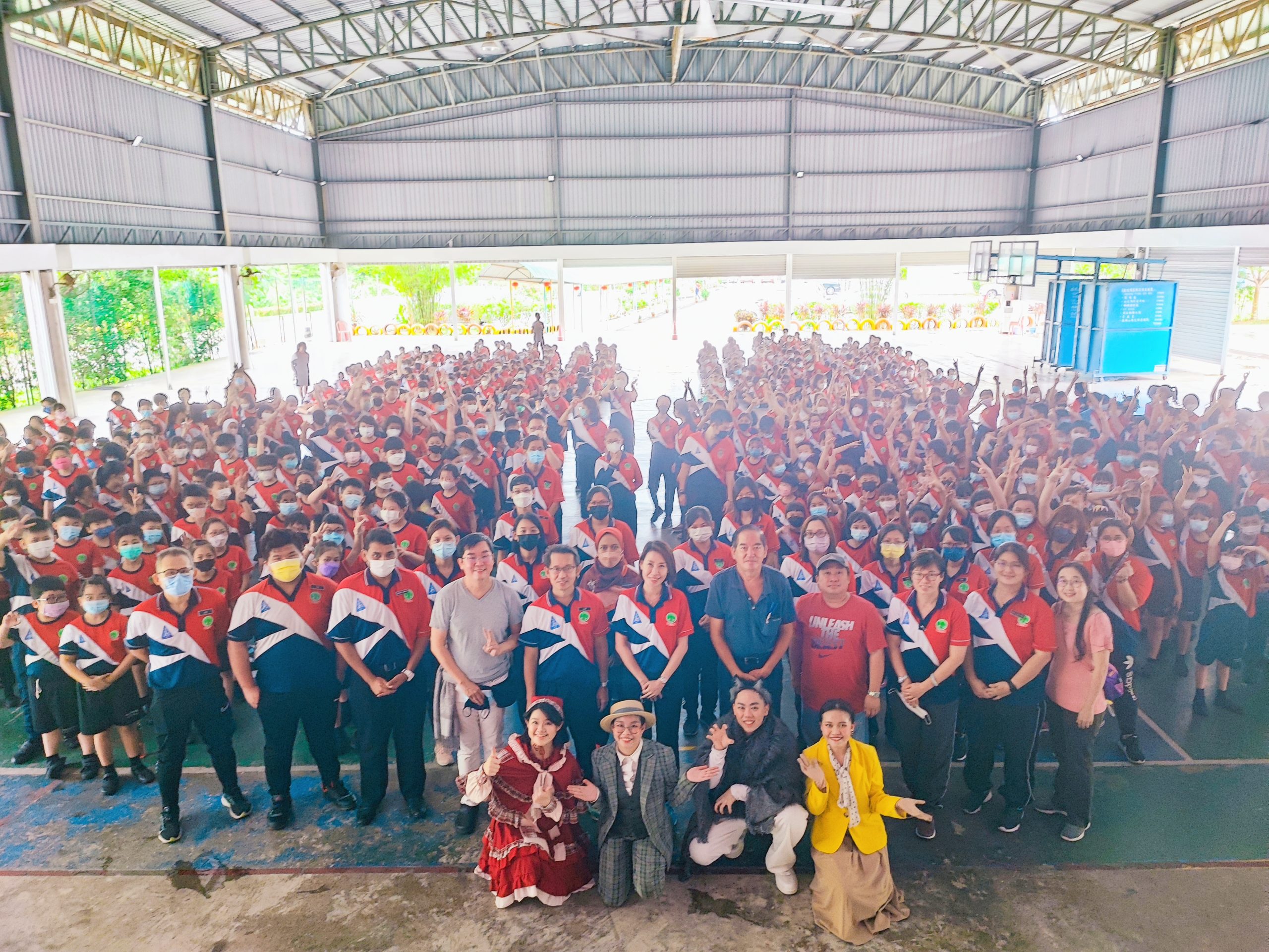 柔04：头条之一：本报指定宣传：公益儿童剧《小心，别上当！》柔南区华小巡演圆满落幕