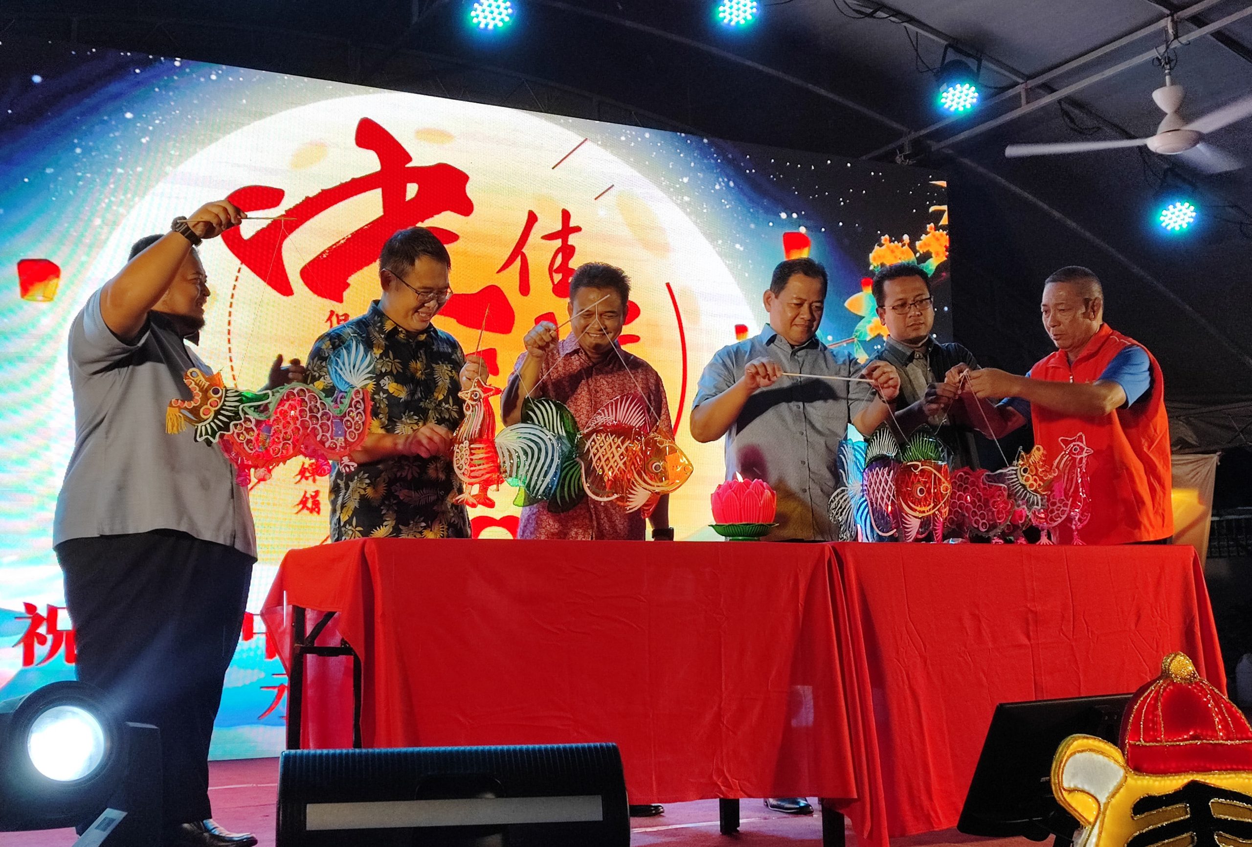 柔:出席“点亮永平照万心“中秋园游会 柔大臣:将拨永中10万