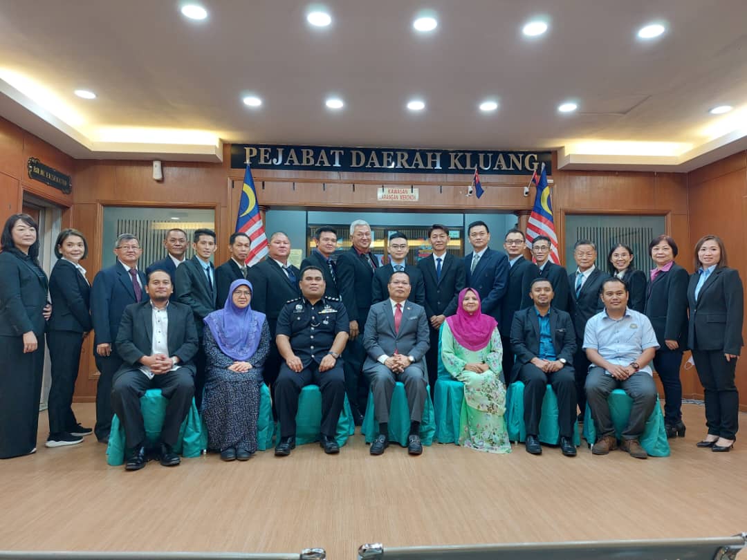 柔：居銮17华人新村村长宣誓  嘉马鲁丁盼履行职责打造更好的居銮