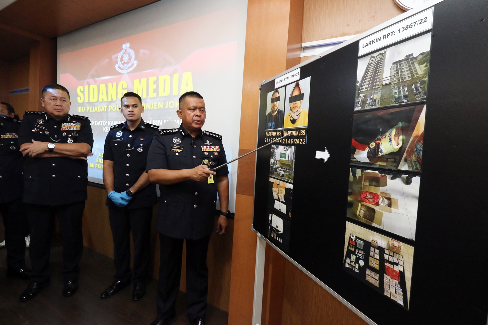 柔:新闻:充当贩毒集团吸毒者中间人 夫妻分销毒品被捕