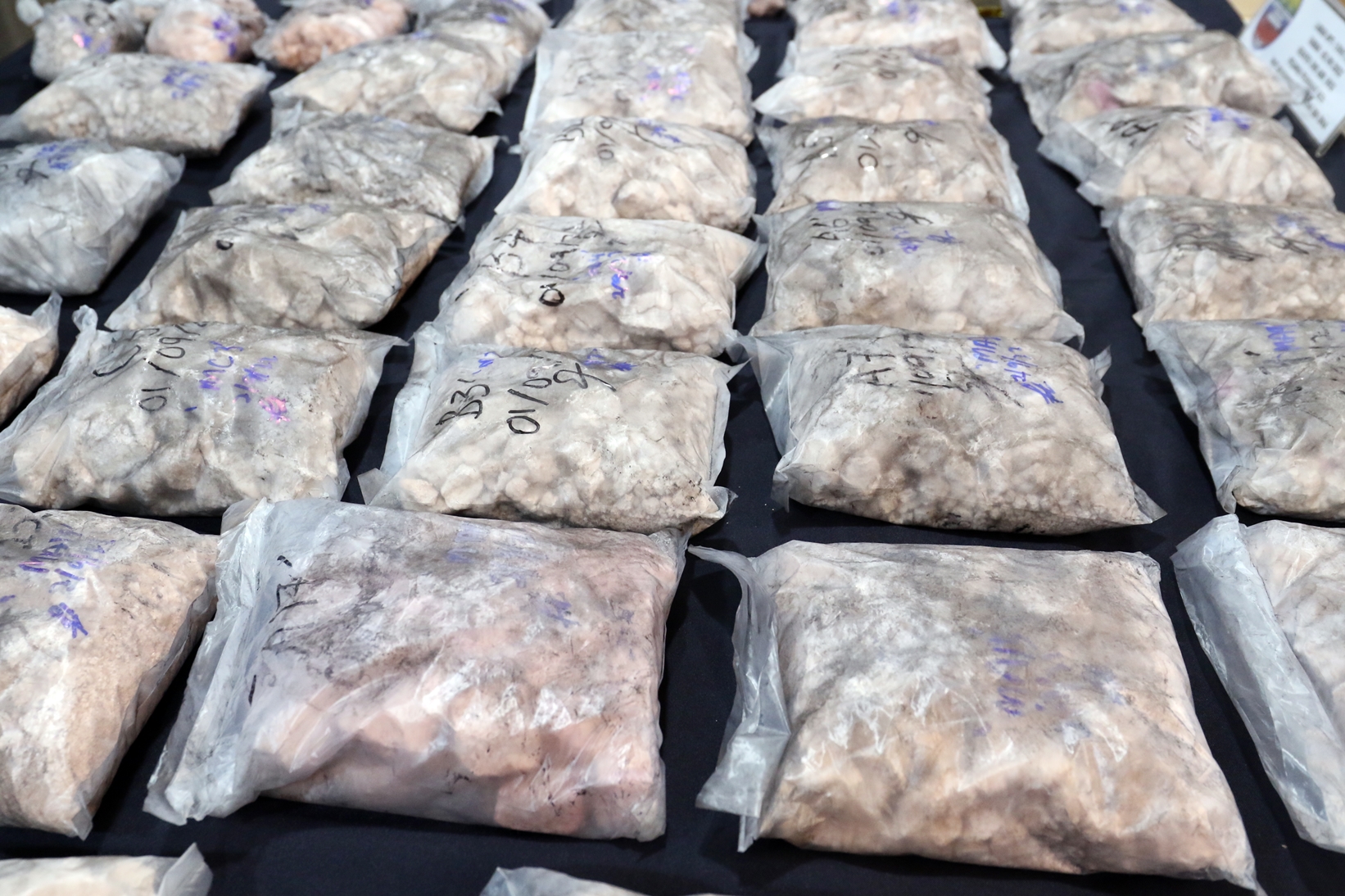 柔:新闻:充当贩毒集团吸毒者中间人 夫妻分销毒品被捕