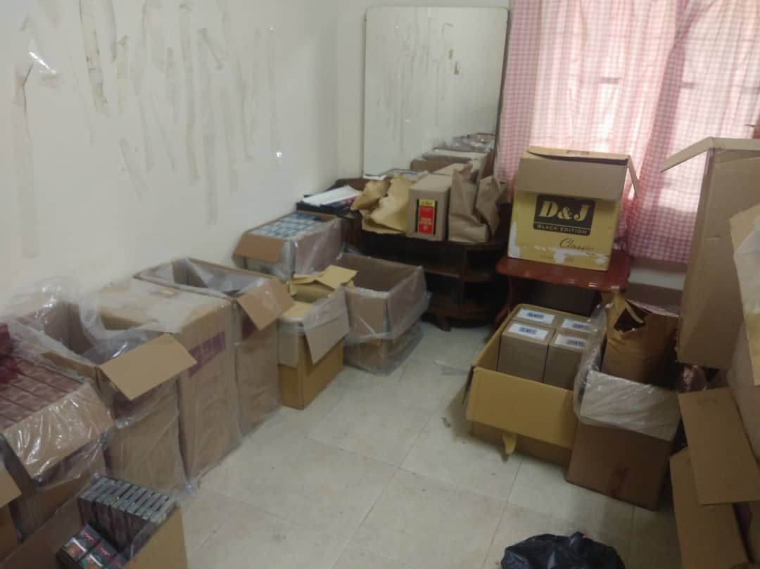 漏税香烟藏屋内,1本地男子落网