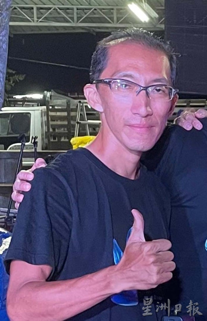 柔：版头之一新闻：细雨纷飞，浇不息东甲乡民庆中秋节热诚