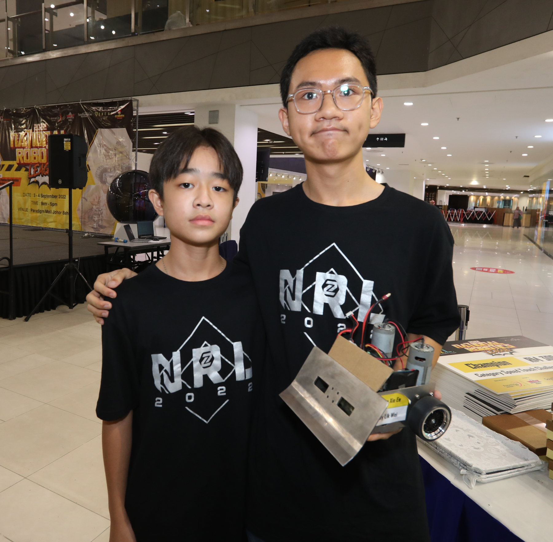 柔：版头之一：2022年全国机器人大赛，来自7个州属的207位参赛者报名