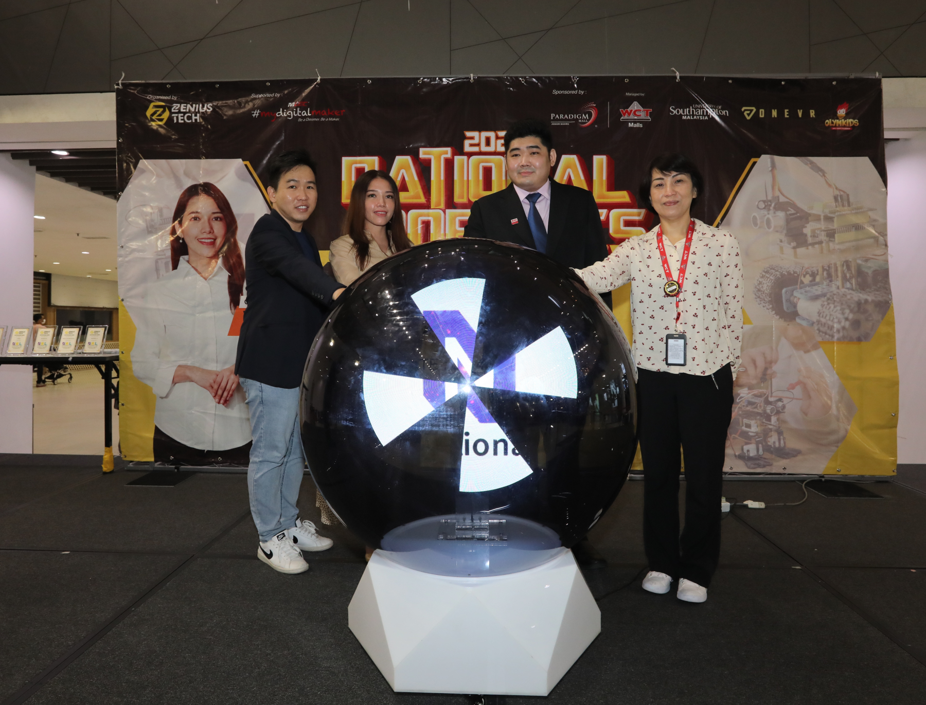 柔：版头之一：2022年全国机器人大赛，来自7个州属的207位参赛者报名