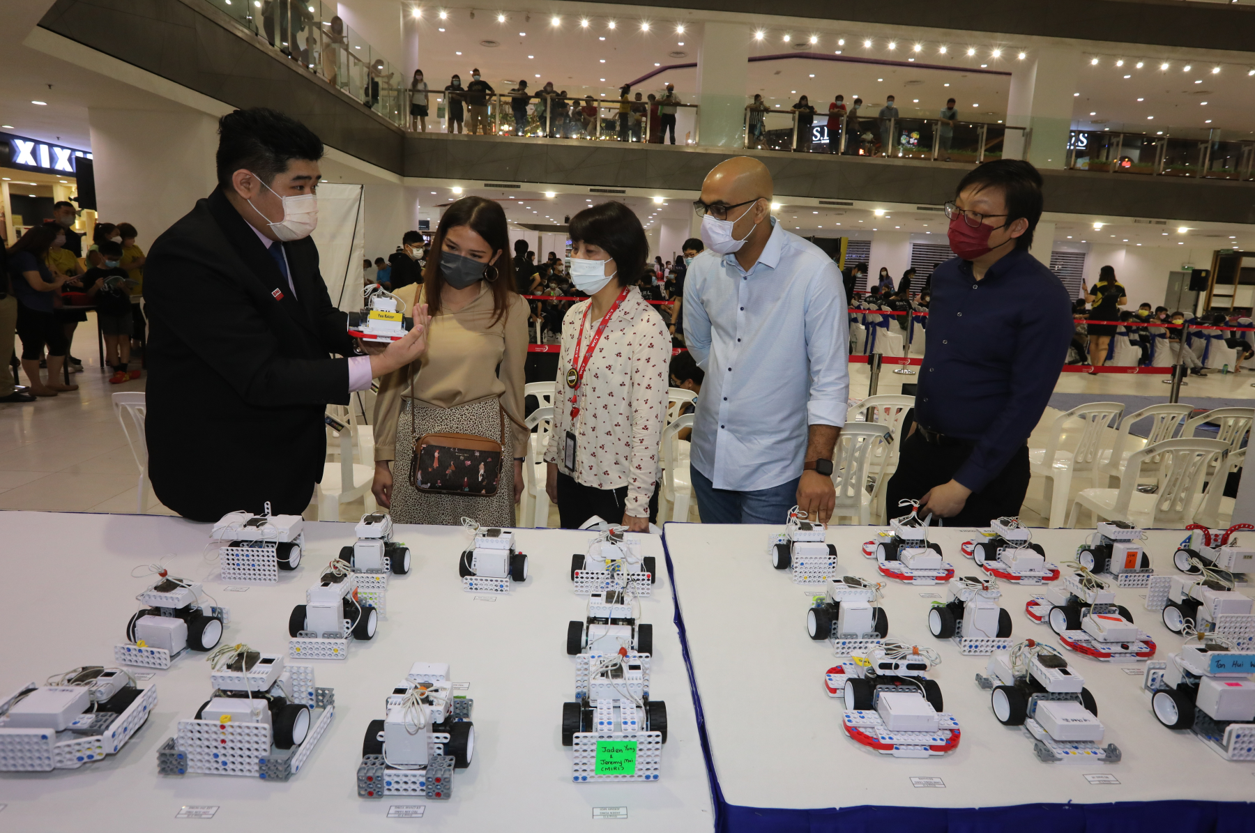 柔：版头之一：2022年全国机器人大赛，来自7个州属的207位参赛者报名