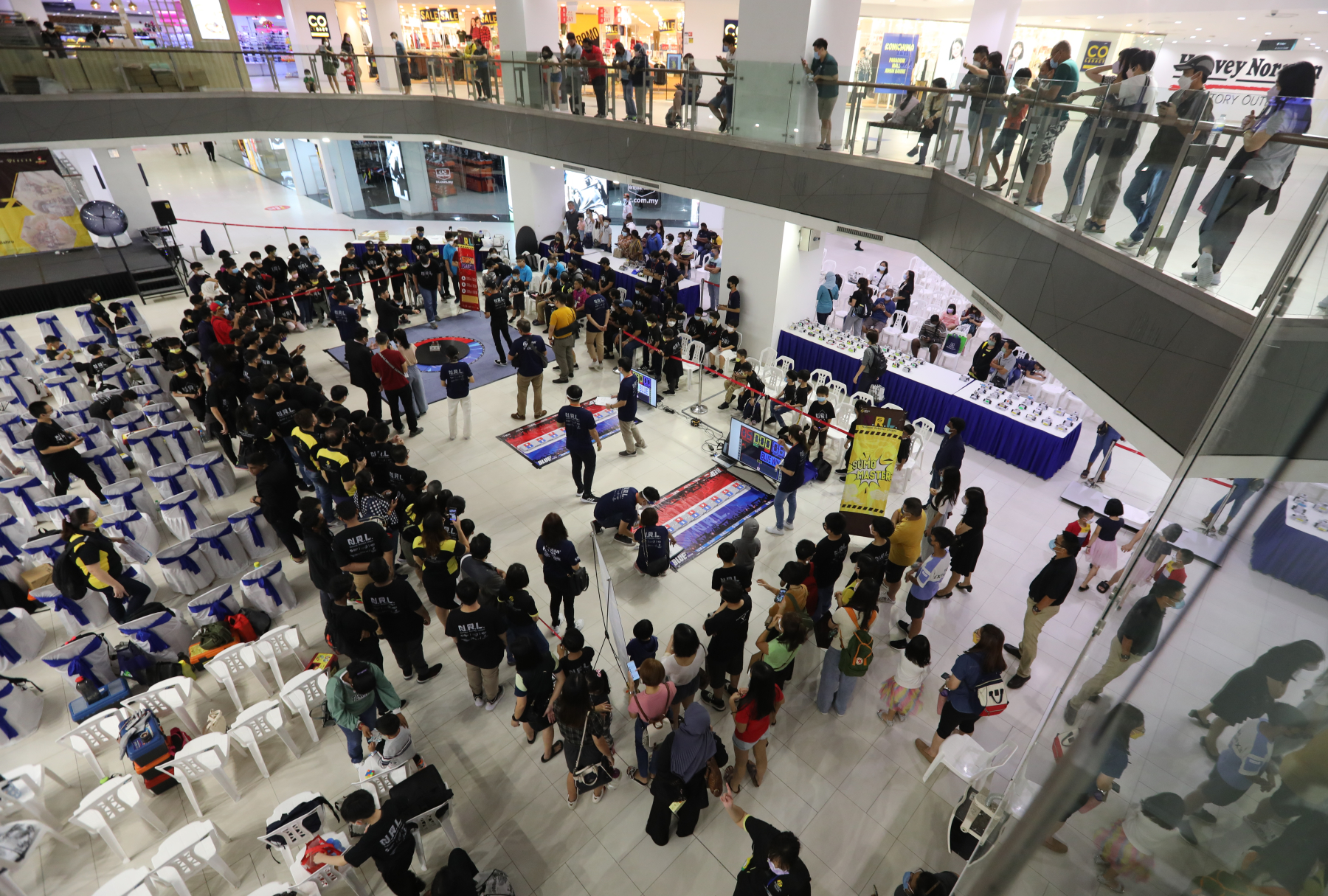 柔：版头之一：2022年全国机器人大赛，来自7个州属的207位参赛者报名