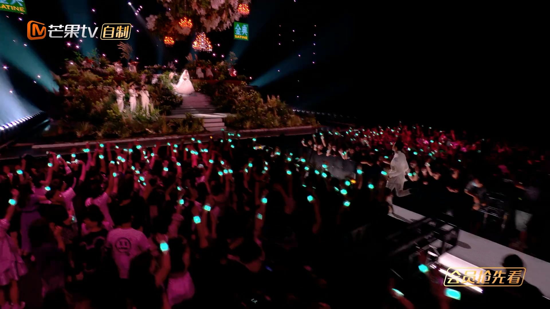 欠袁咏仪一个婚礼　张智霖千人面前圆梦