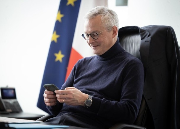 欧洲人大量购买中国电热毯 法部长建议冬季穿樽领毛衣省电