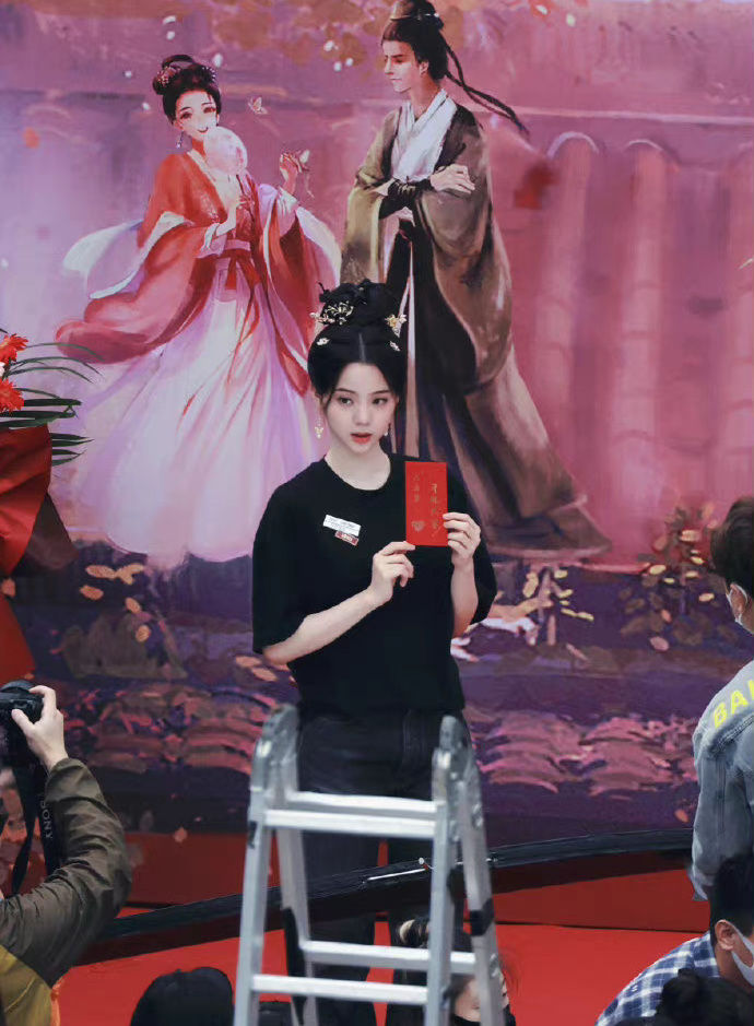 欧阳娜娜新剧疑盗改《梦华录》画稿 原作者抓包剧组秒道歉