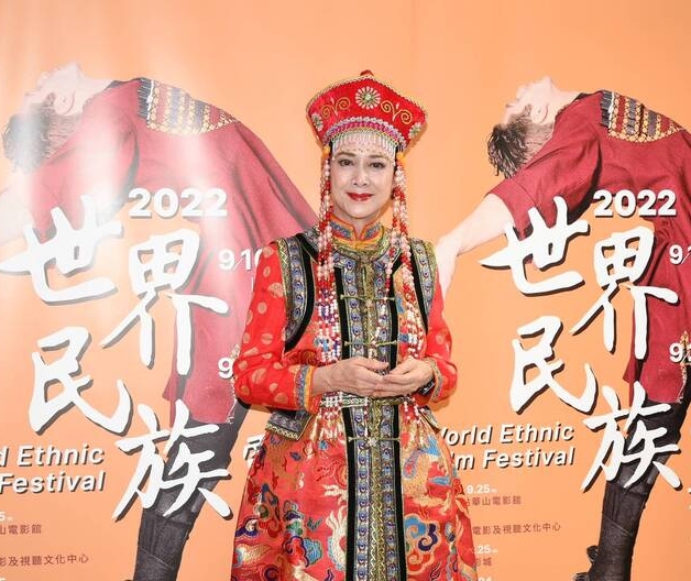 汤兰花曝疫情大病险丧命 穿下30年前旧衣喊“好省钱”