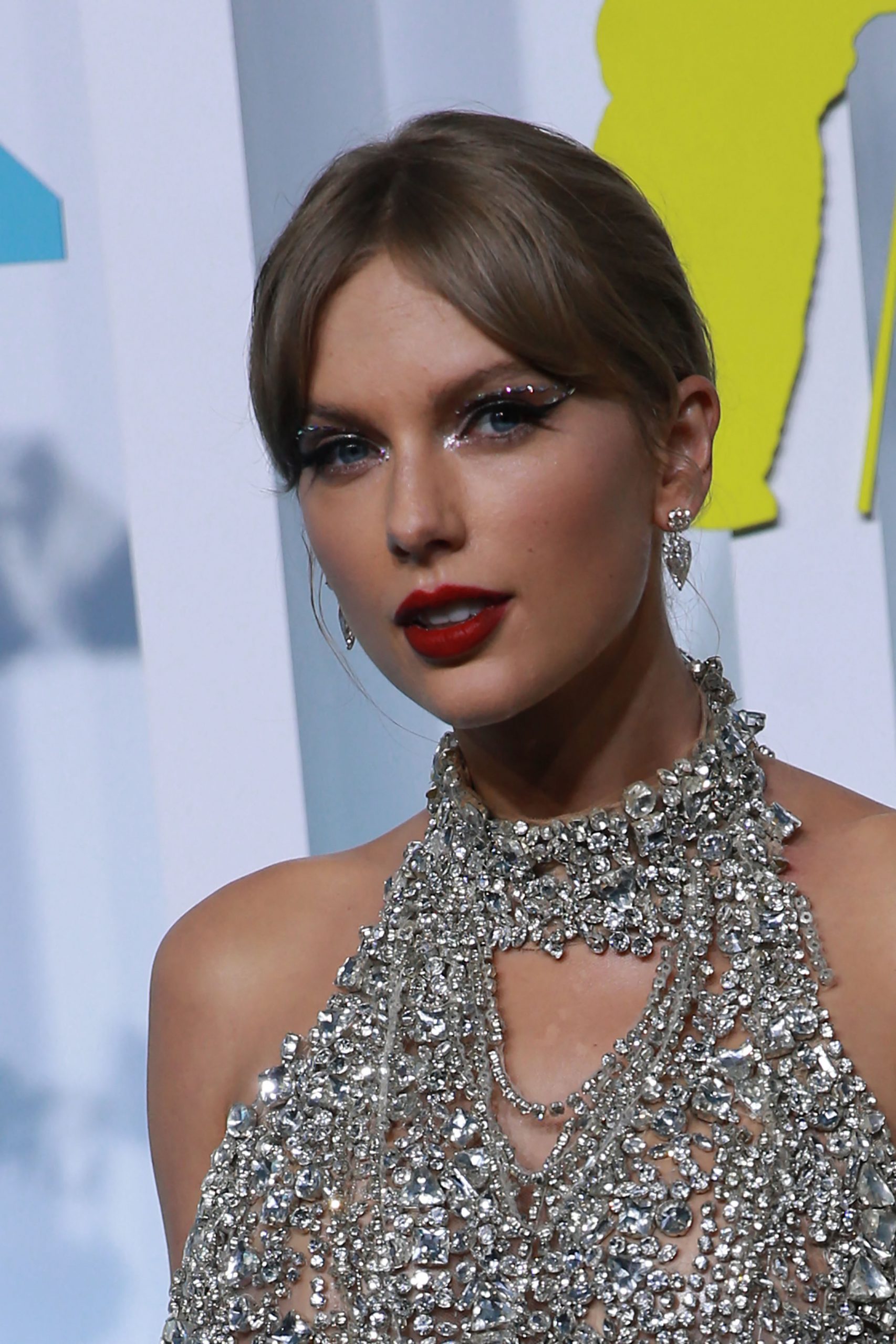 泰莱史薇芙预告新专辑推4封面 粉丝叹:荷包大出血