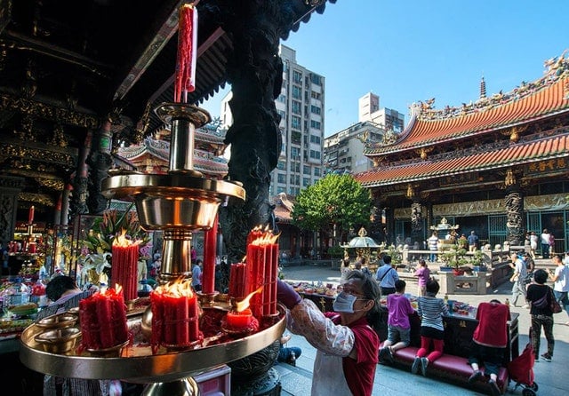 港女学生陈尸龙山寺女厕 留2字条