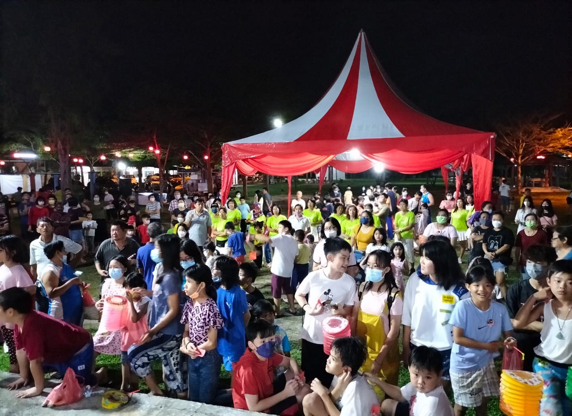 爱大华中秋晚会 500居民出席同庆