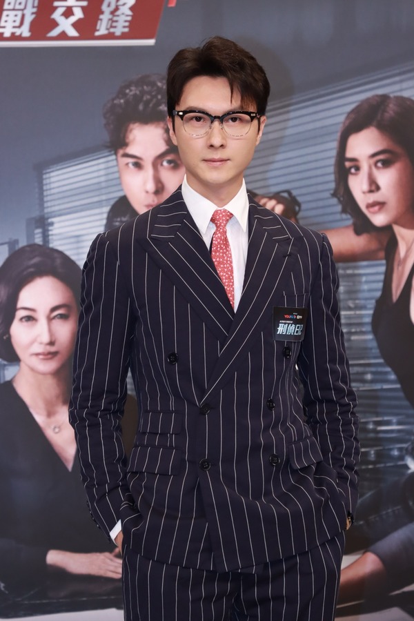 王浩信懒理婚变传闻 晒新造型照:送给自己的礼物