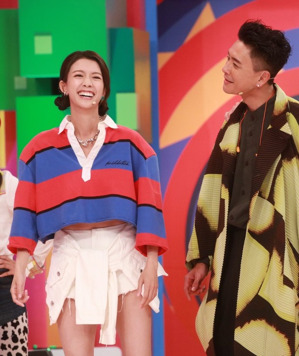 玩游戏太投入 蔡思贝走光剧组打马赛克