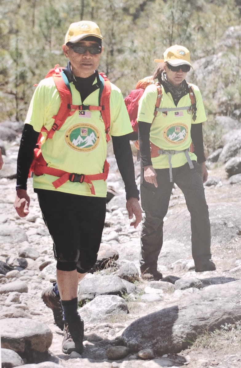 用毅力勇气征服高山