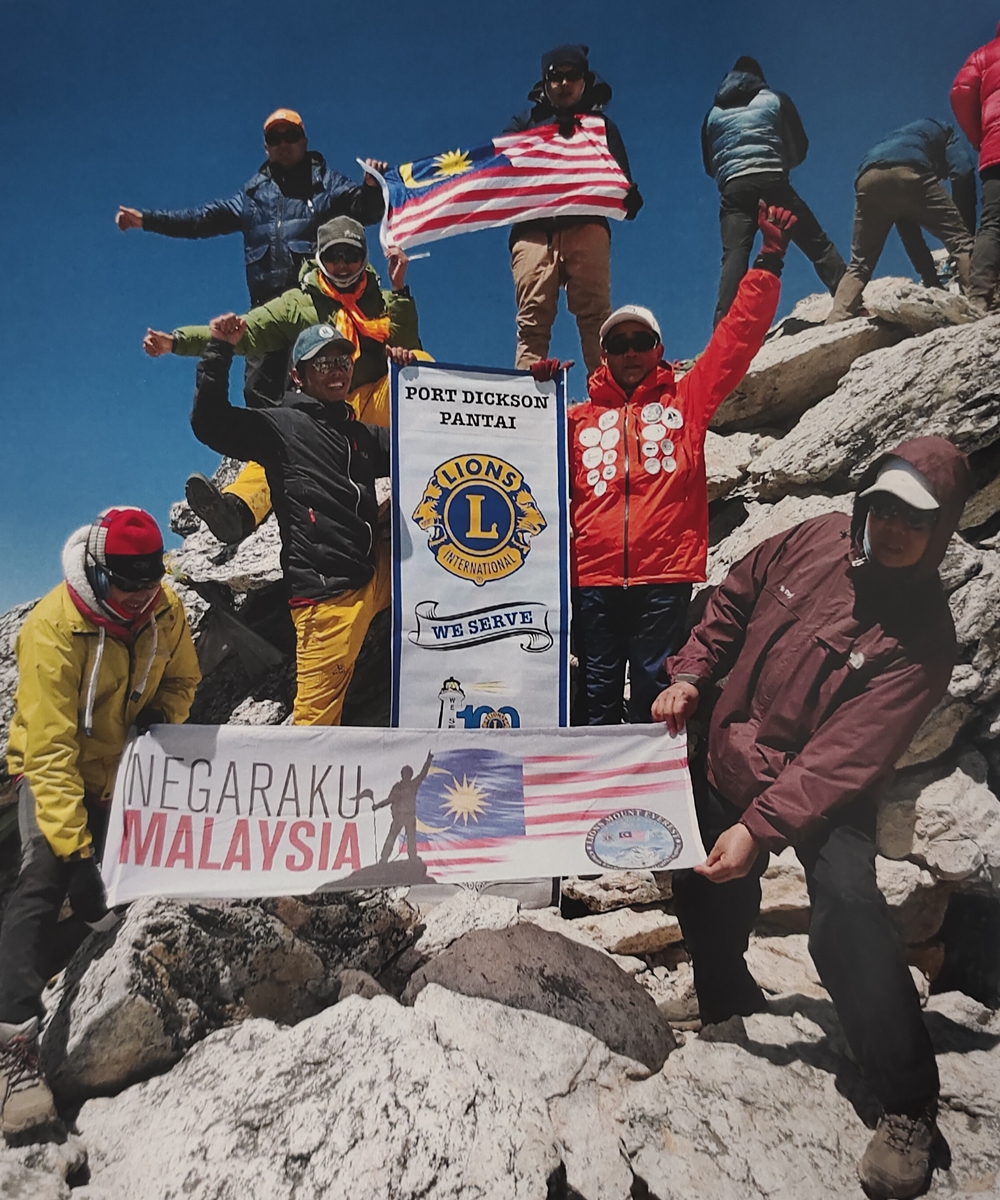 用毅力勇气征服高山