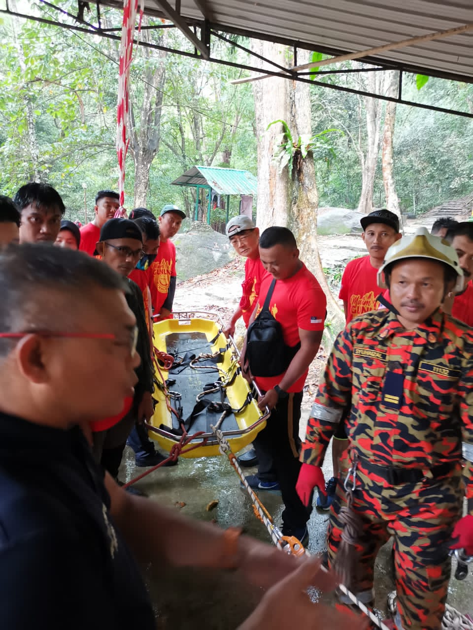 用毅力勇气征服高山