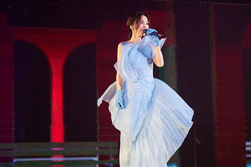 田馥甄神隐2天发文 泪揭心声:想当自由的歌者竟这么难