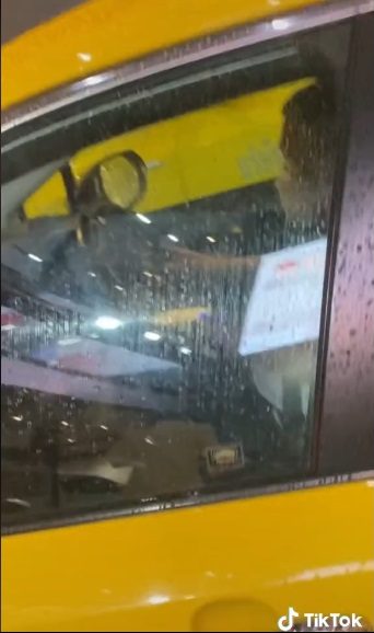 男子截停德士23次皆拒载  “是载游客比较好骗吗？”