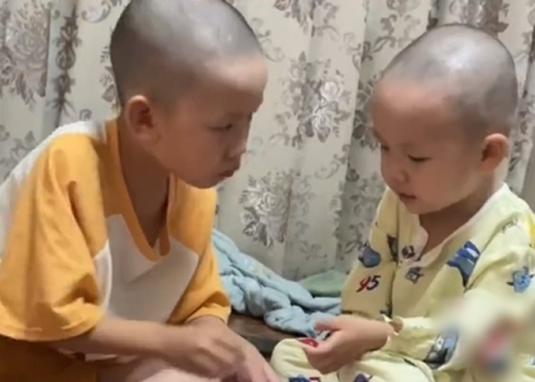 男童家中熟睡 遭弟弟剃走头发爆哭