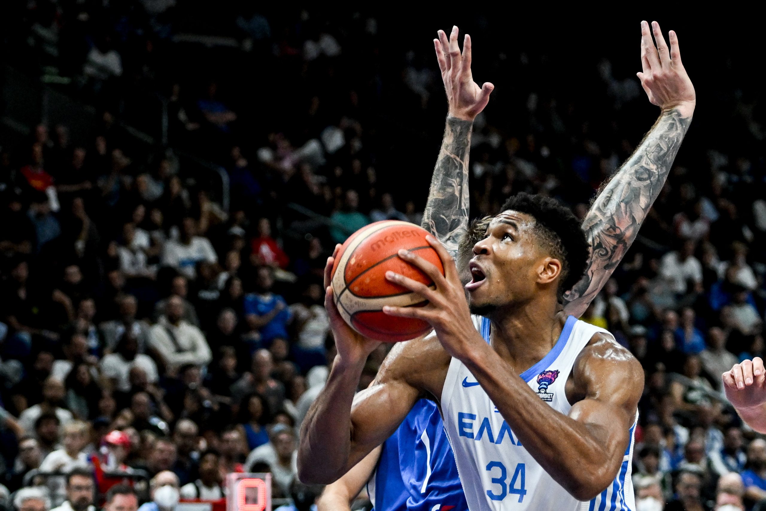 男篮欧锦赛| 希腊（德国）8强硬碰硬  防死字母哥=致胜关键