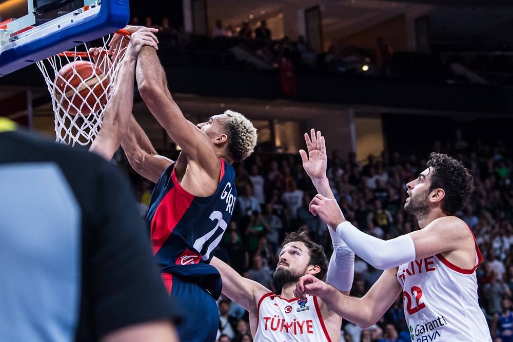 男篮欧锦赛|戈贝尔关键灌篮拖进加时  法国惊险挖“土”闯8强