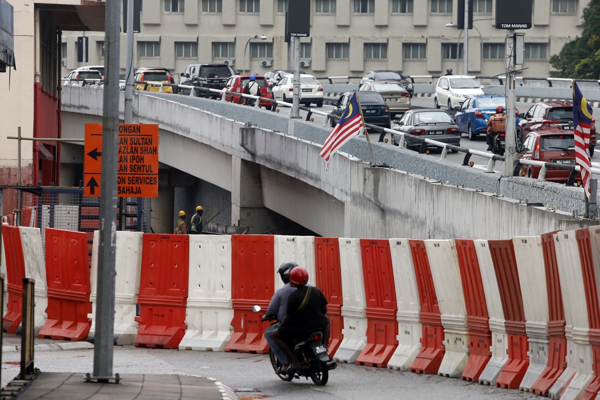 疏散隆车流量 敦拉萨路增车道